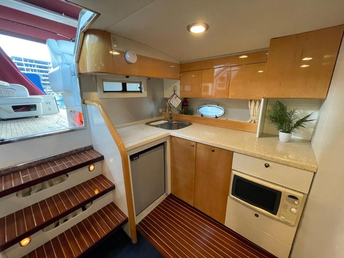 Botel Cozy Yacht In Barcelona With Boat Tour Option *