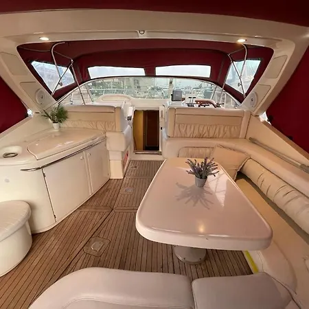 Cozy Yacht Lodge In Barcelona With Boat Tour Option Sant Adria de Besos Exterior photo